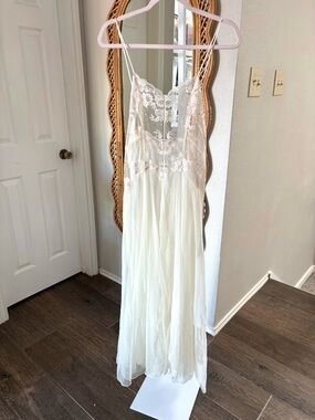 Joie De Vie / Vintage White Lace Slip Nightgown Dress Lingerie